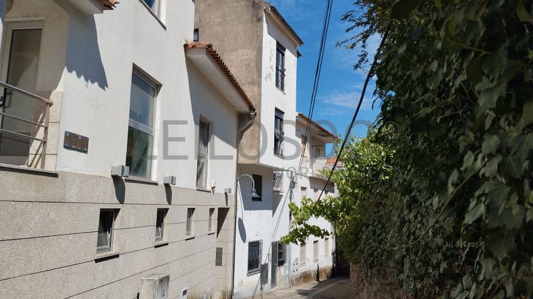 Здание в Сея, Португалия № 212392