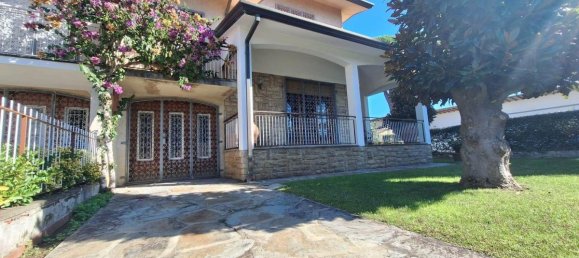 3 bedrooms House in Camaiore, Italy No. 1573 8