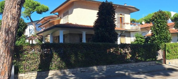 3 bedrooms House in Camaiore, Italy No. 1573 4