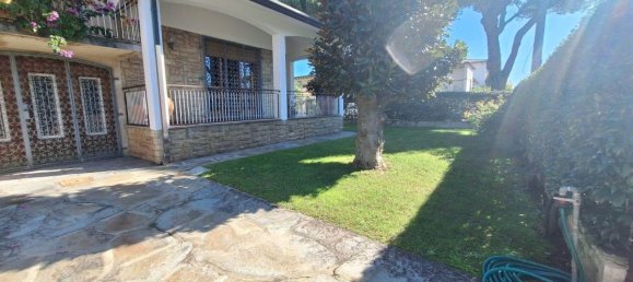 3 bedrooms House in Camaiore, Italy No. 1573 3