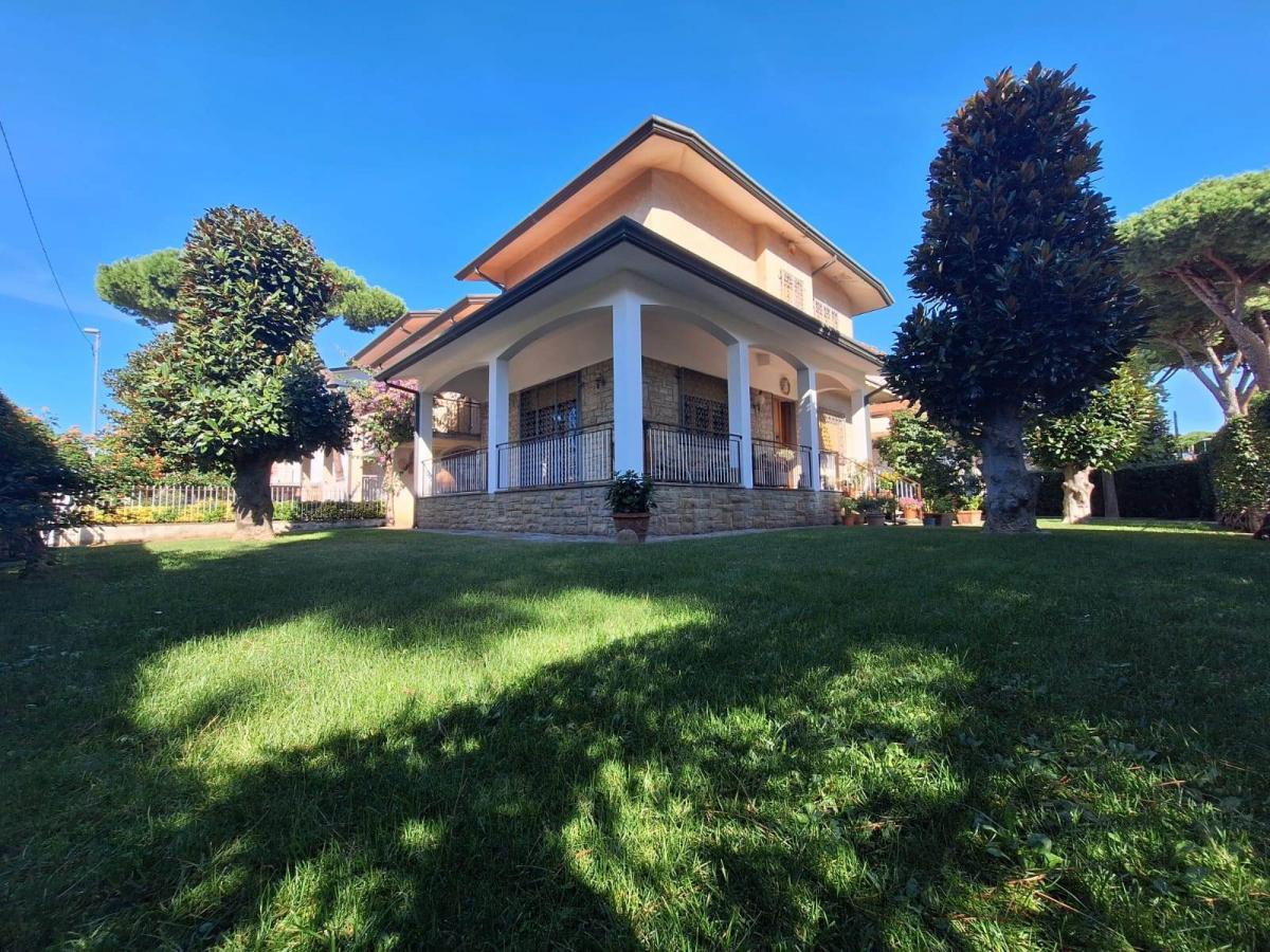 3 bedrooms House in Camaiore, Italy No. 1573