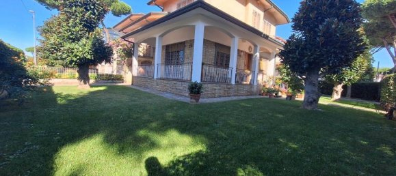 3 bedrooms House in Camaiore, Italy No. 1573 2