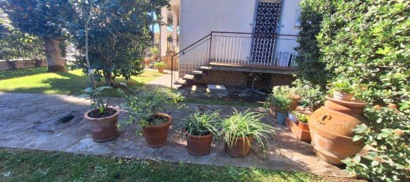 3 bedrooms House in Camaiore, Italy No. 1573 12