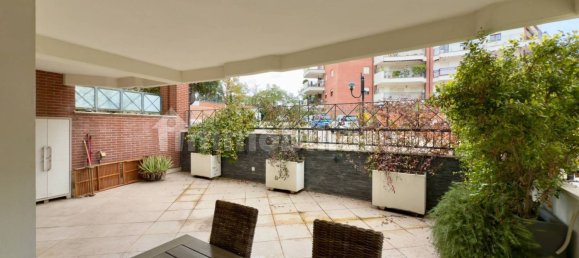 Квартира с 2 спальнями в Рим, Италия № 161164 15