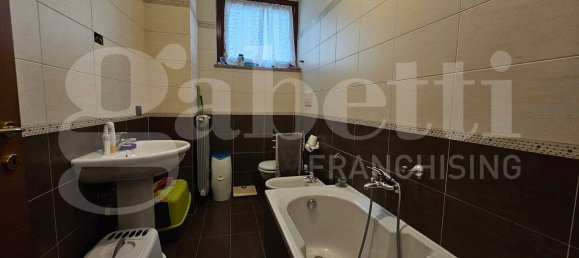 Apartamento de 2 dormitorios en Castano Primo, Italy No. 170612 17