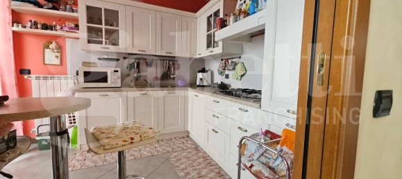 Apartamento de 2 dormitorios en Castano Primo, Italy No. 170612 8