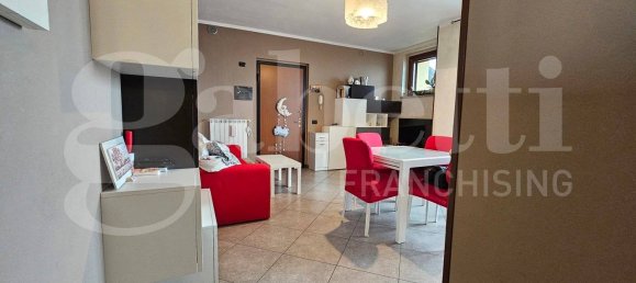 Apartamento de 2 dormitorios en Castano Primo, Italy No. 170612 5