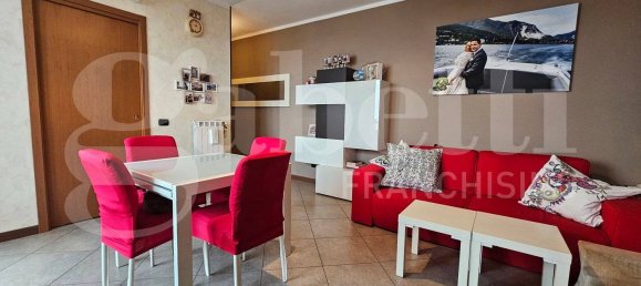 Apartamento de 2 dormitorios en Castano Primo, Italy No. 170612 3