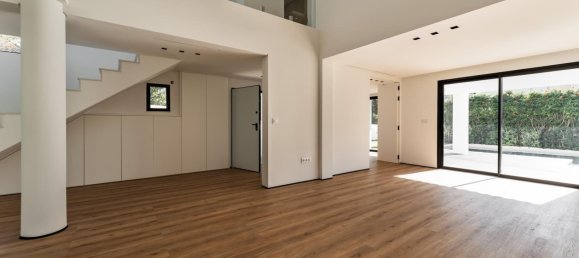 4 bedrooms Villa in Cascais, Portugal No. 107753 3