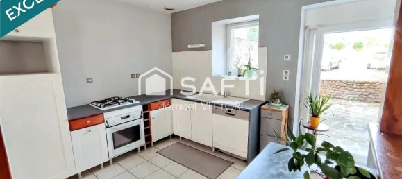 3 bedrooms House in Mayenne, France No. 287559 8