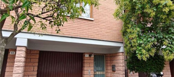 4 bedrooms Apartment in Modena, Italy No. 381657 2