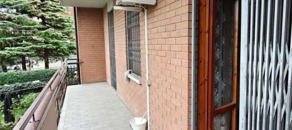 4 bedrooms Apartment in Modena, Italy No. 381657 7