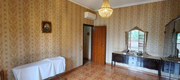 4 bedrooms Apartment in Modena, Italy No. 381657 17