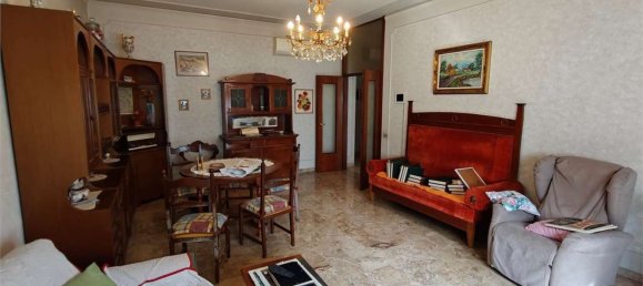 4 bedrooms Apartment in Modena, Italy No. 381657 9