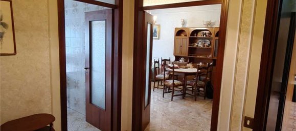 4 bedrooms Apartment in Modena, Italy No. 381657 21