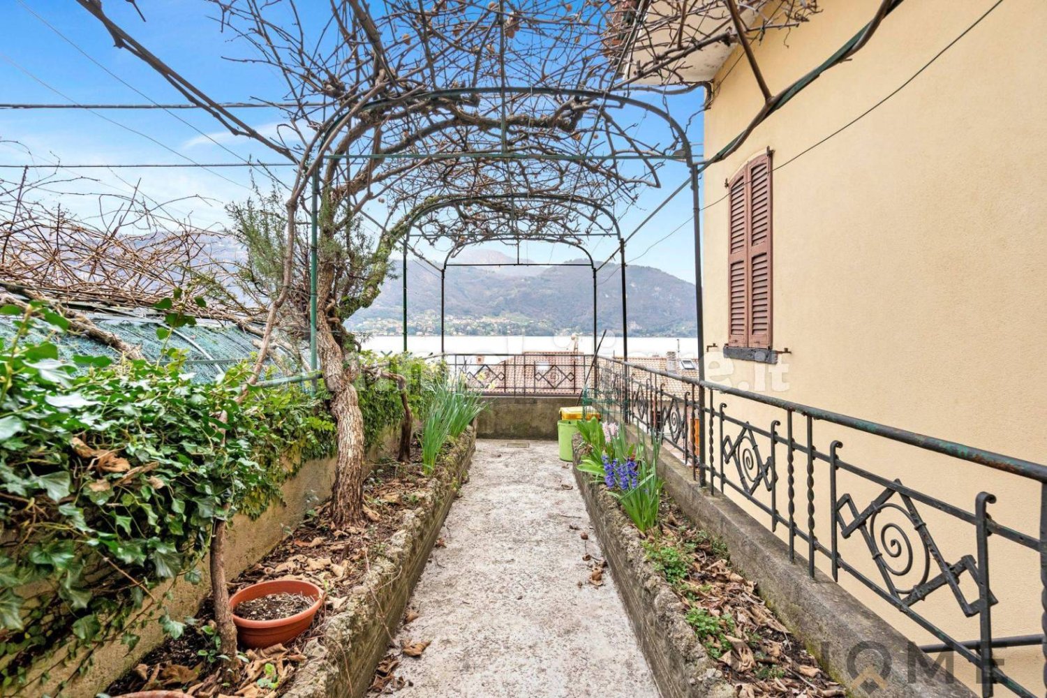 8 bedrooms Villa in Lierna, Italy No. 104009