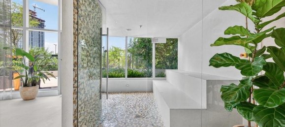 3 Schlafzimmer Gewerbliche Immobilien in Miami, USA, Nr. 615593 13
