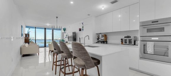 3 Schlafzimmer Gewerbliche Immobilien in Miami, USA, Nr. 615593 24