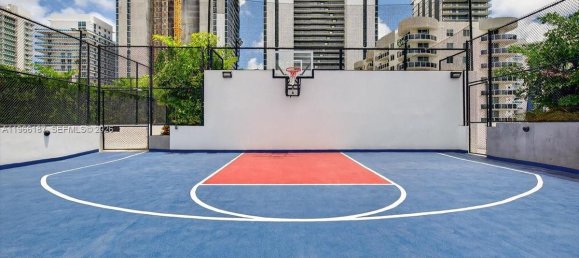 3 Schlafzimmer Gewerbliche Immobilien in Miami, USA, Nr. 615593 4