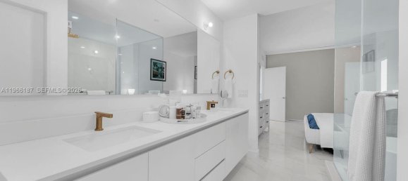 3 Schlafzimmer Gewerbliche Immobilien in Miami, USA, Nr. 615593 28