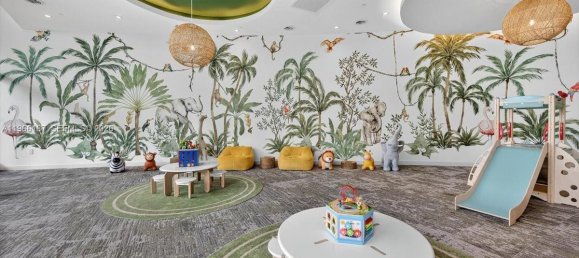 3 Schlafzimmer Gewerbliche Immobilien in Miami, USA, Nr. 615593 2