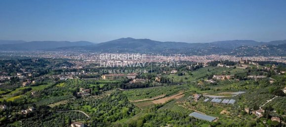 4 bedrooms House in Florence, Italy No. 238019 2