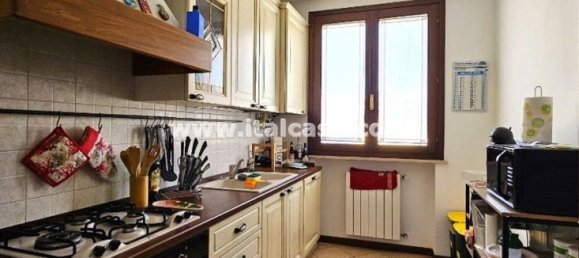 3 Schlafzimmer Wohnung in Mantua, Italy, Nr. 329819 9