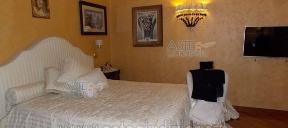11 rooms Apartment in Portici, Italy No. 12465 26