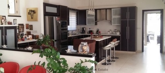4 bedrooms Villa in Pegeia, Cyprus No. 22349 2