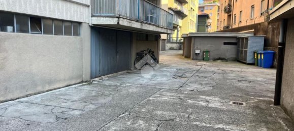 Garage à Torre Boldone, Italy 77m² No. 338641 3