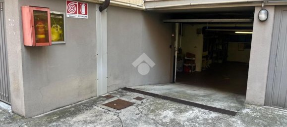 Garage à Torre Boldone, Italy 77m² No. 338641 12
