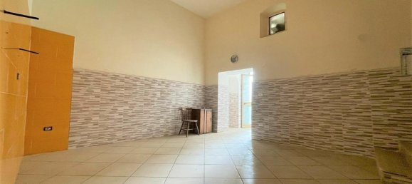 3-Zimmer Wohnung in Caserta, Italy, Nr. 171945 3