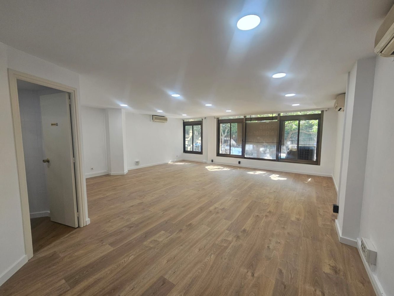 71m² Office in Eixample, Spain No. 200438