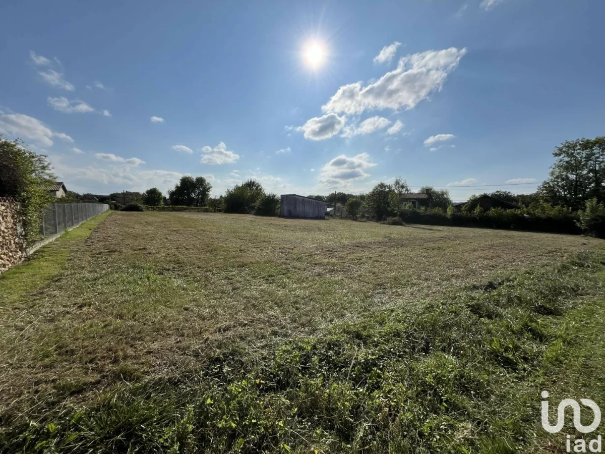 Terrain à Nieuil, France 2241m² No. 96450