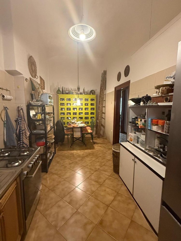 5 rooms Apartment in Naples, Italy No. 31510