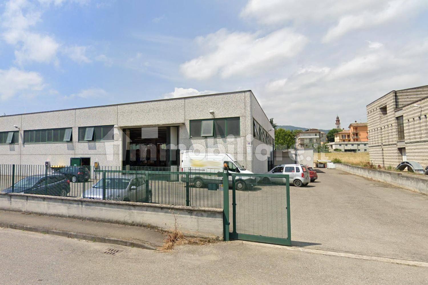 1555m² Warehouse in Pianello Val Tidone, Italy No. 318892