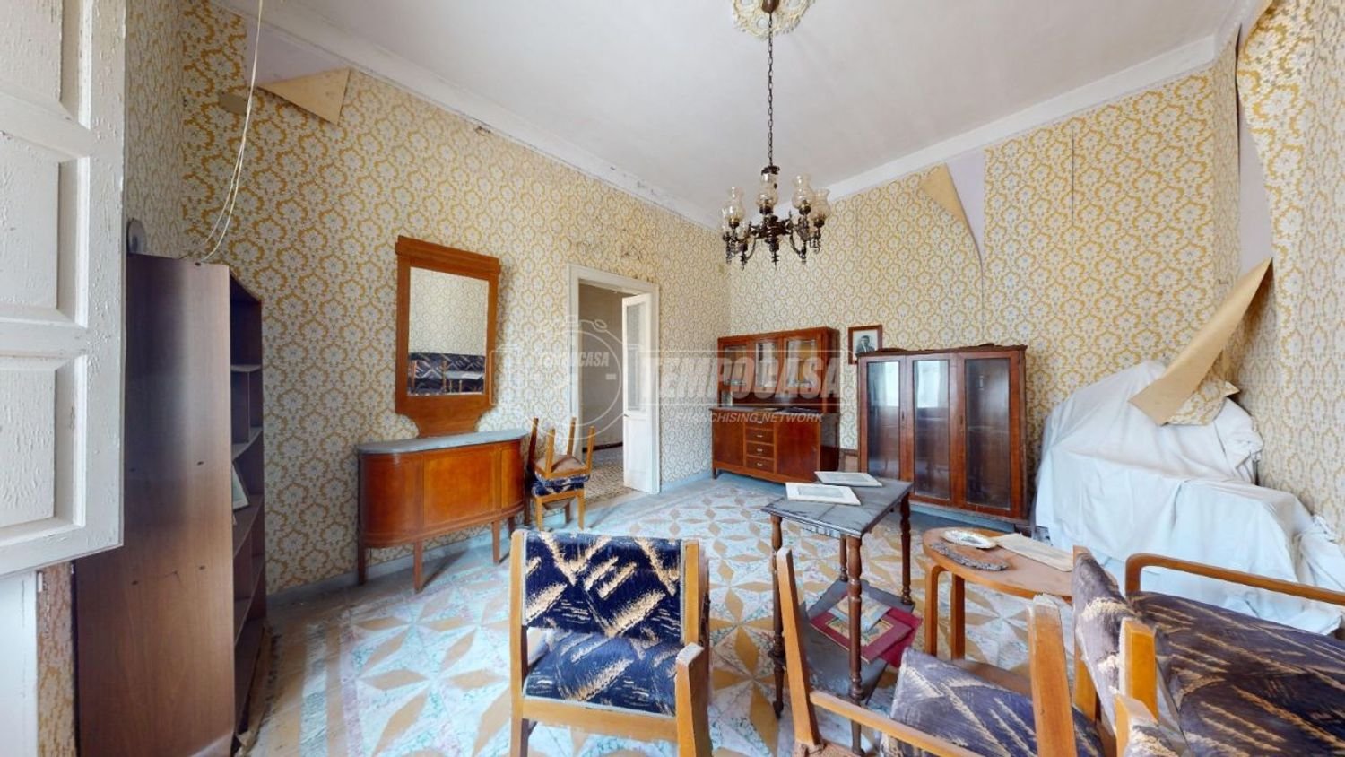 Casa de 6 habitaciónes en Scorrano, Italy No. 27756