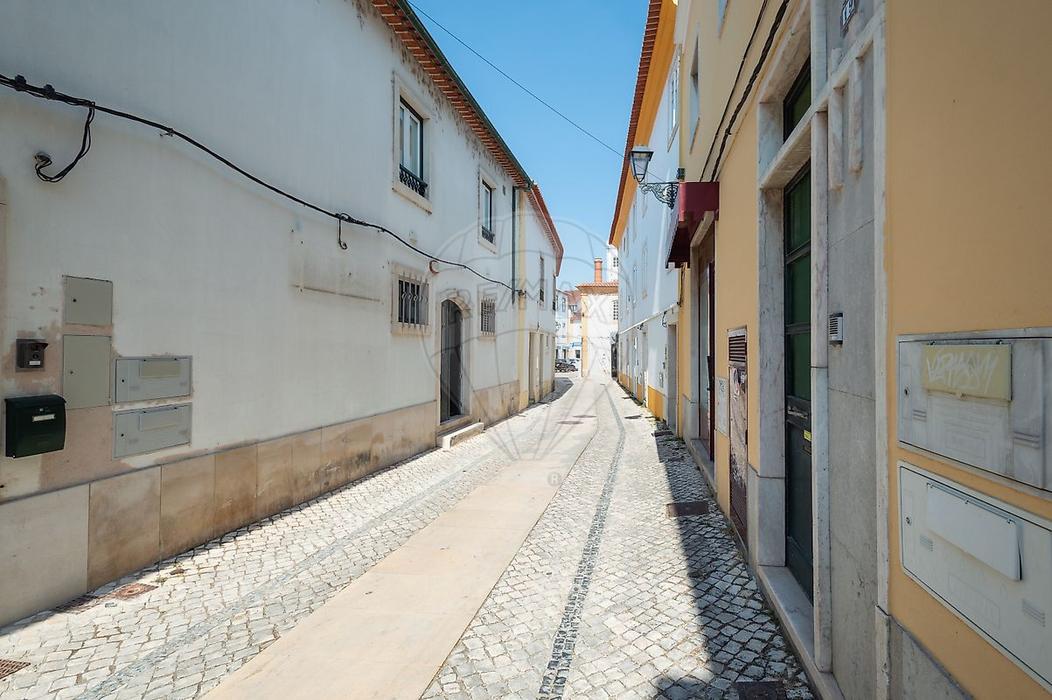 Propriété commerciale à Tomar, Portugal 45m² No. 335912