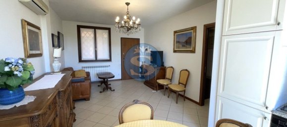 3 bedrooms Apartment in Pietrasanta, Italy No. 233380 3