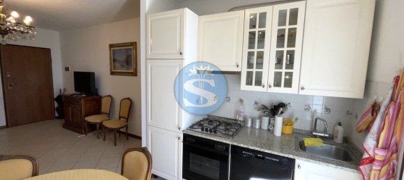 3 bedrooms Apartment in Pietrasanta, Italy No. 233380 2