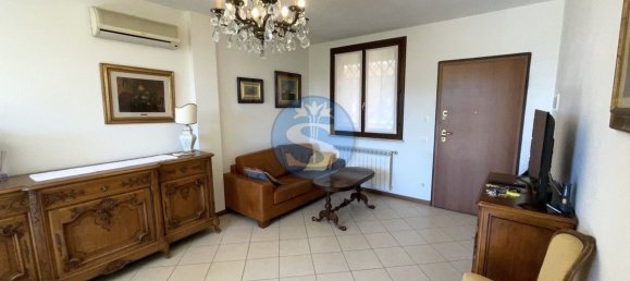 3 bedrooms Apartment in Pietrasanta, Italy No. 233380 5