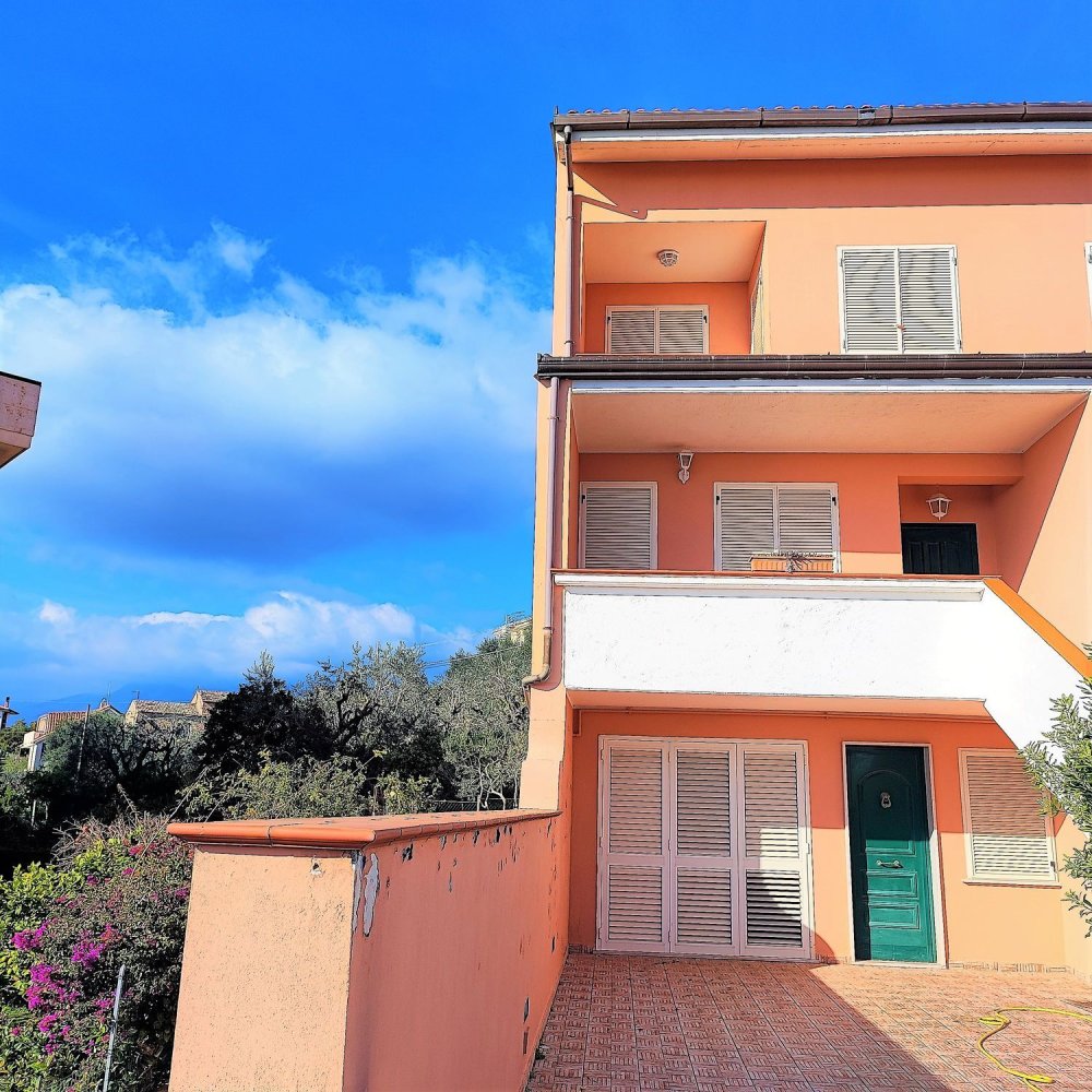 Casa de 6 habitaciónes en Minturno, Italy No. 214733