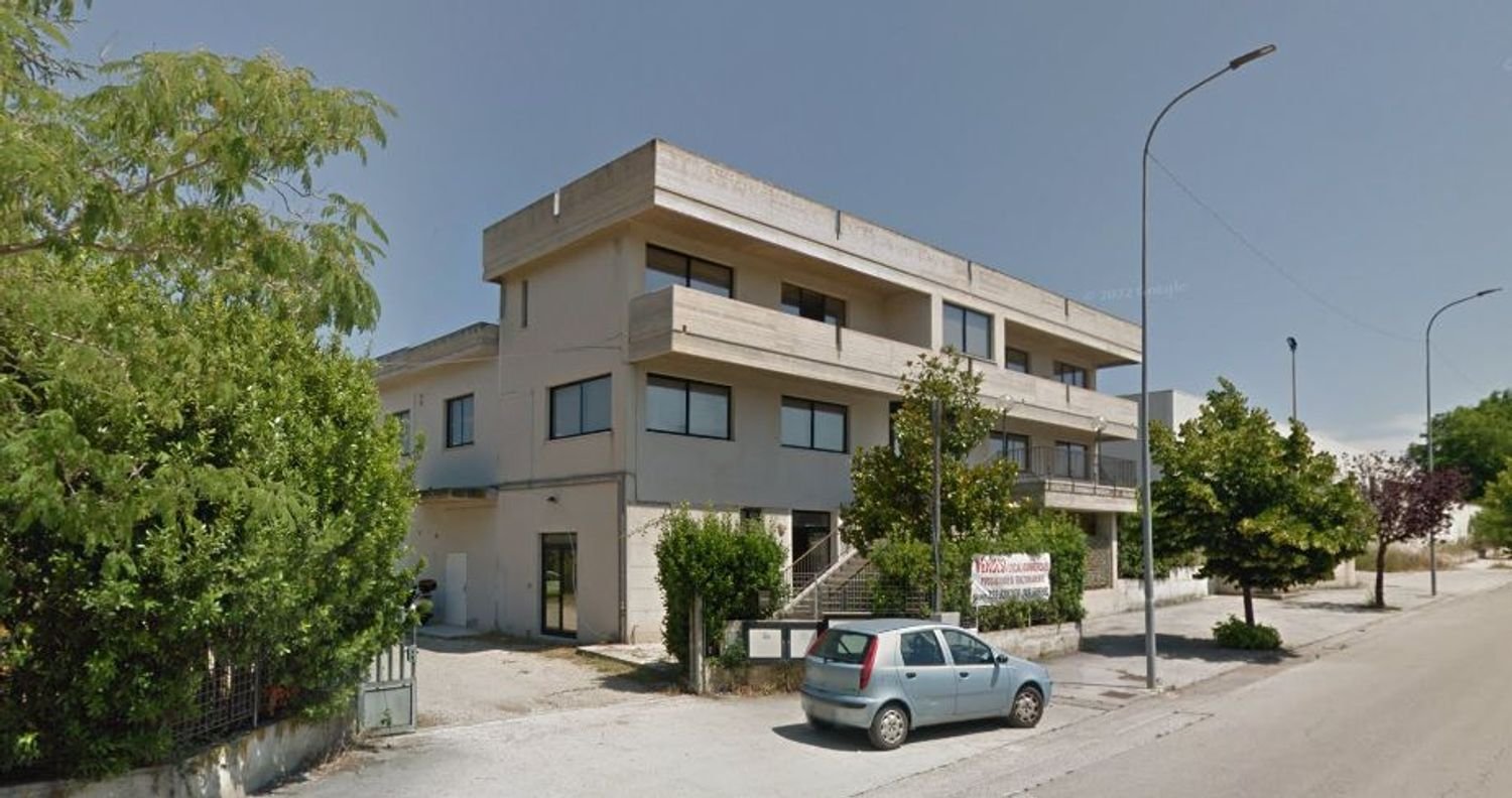Armazém em Corropoli, Italy 1136 m² N.º 329974