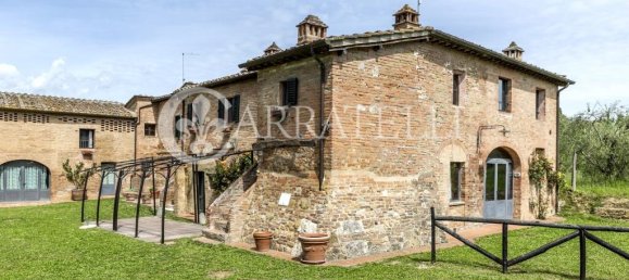 9 bedrooms Land in Siena, Italy No. 163449 2