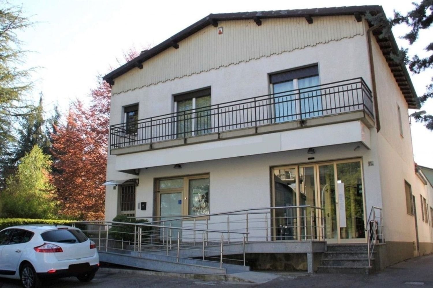 Oficina en Grandate, Italy 323 m² No. 380576