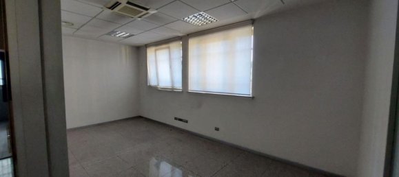 Oficina en Grandate, Italy 323 m² No. 380576 6