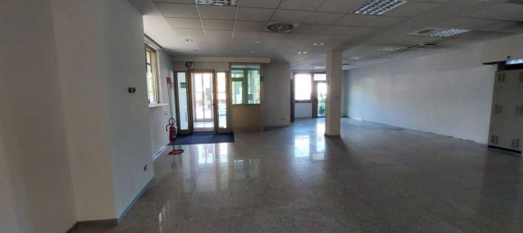 Oficina en Grandate, Italy 323 m² No. 380576 7