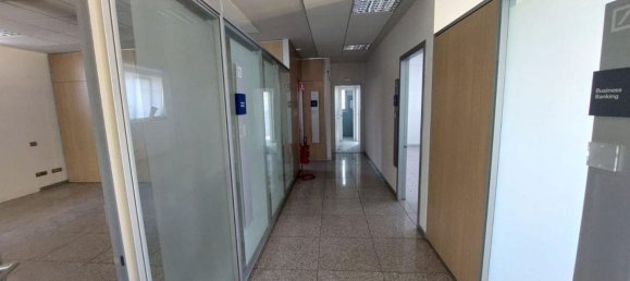 Oficina en Grandate, Italy 323 m² No. 380576 10