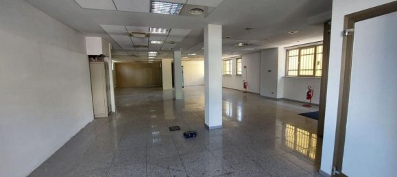 Oficina en Grandate, Italy 323 m² No. 380576 4