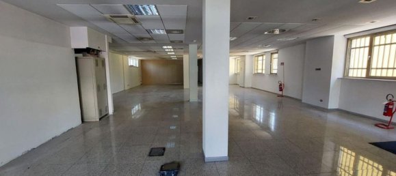 Oficina en Grandate, Italy 323 m² No. 380576 5